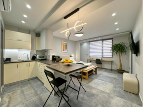 Luxury Downtown Apartment A6